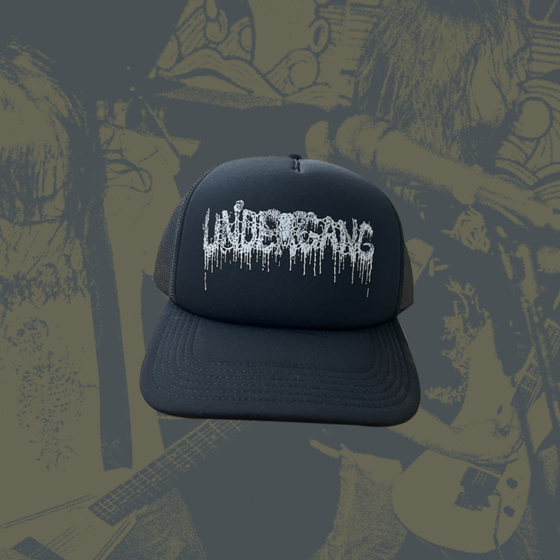 Undergang printed logo trucker hat